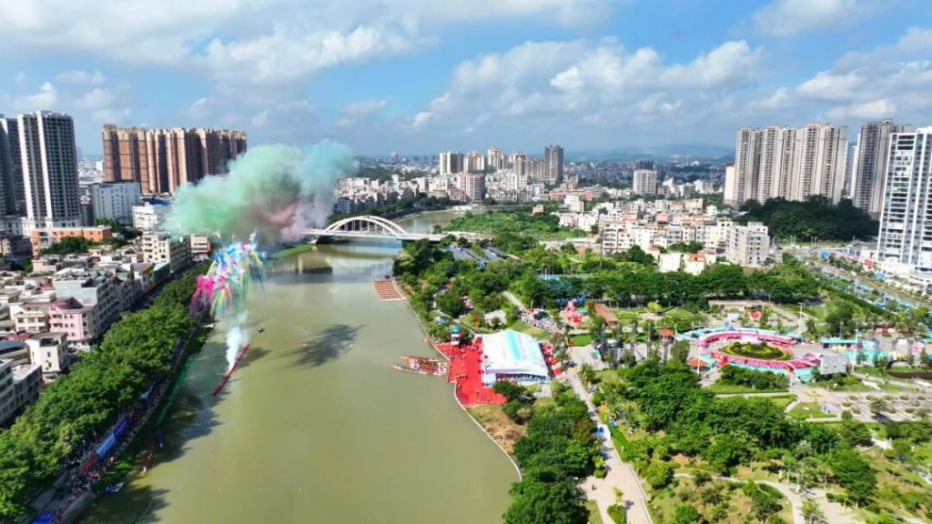 2025年羅定市龍舟賽圓滿收官 圍底龍舟隊(duì)成功衛(wèi)冕